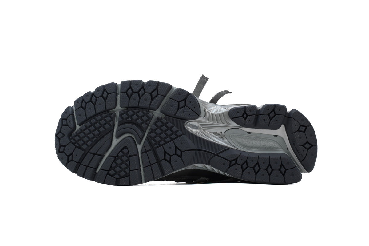 1906R Trainers - Concrete Silver Metallic
