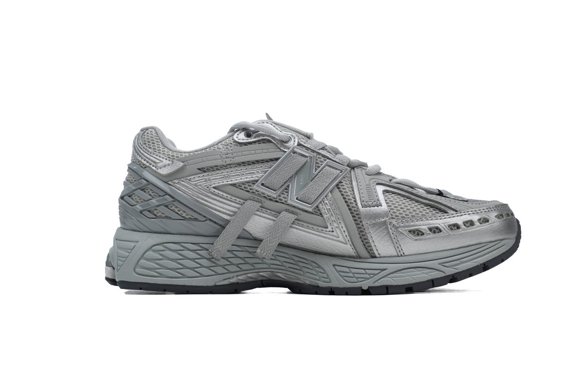 1906R Trainers - Concrete Silver Metallic