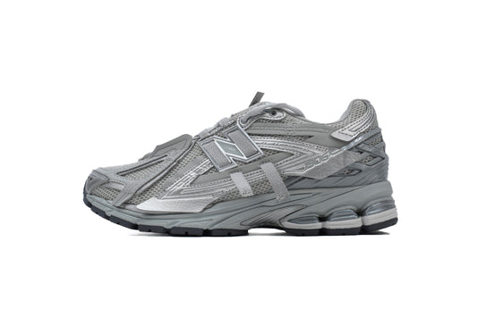 1906R Trainers - Concrete Silver Metallic