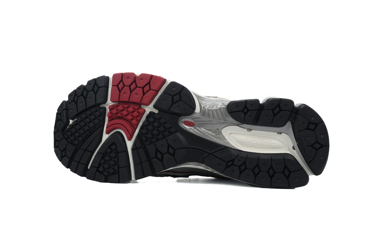 1906R Trainers - Silver Red