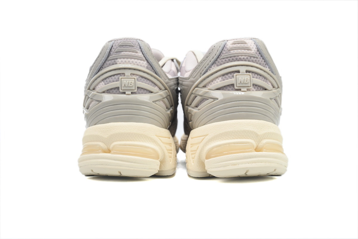 1906R Trainers - Khaki